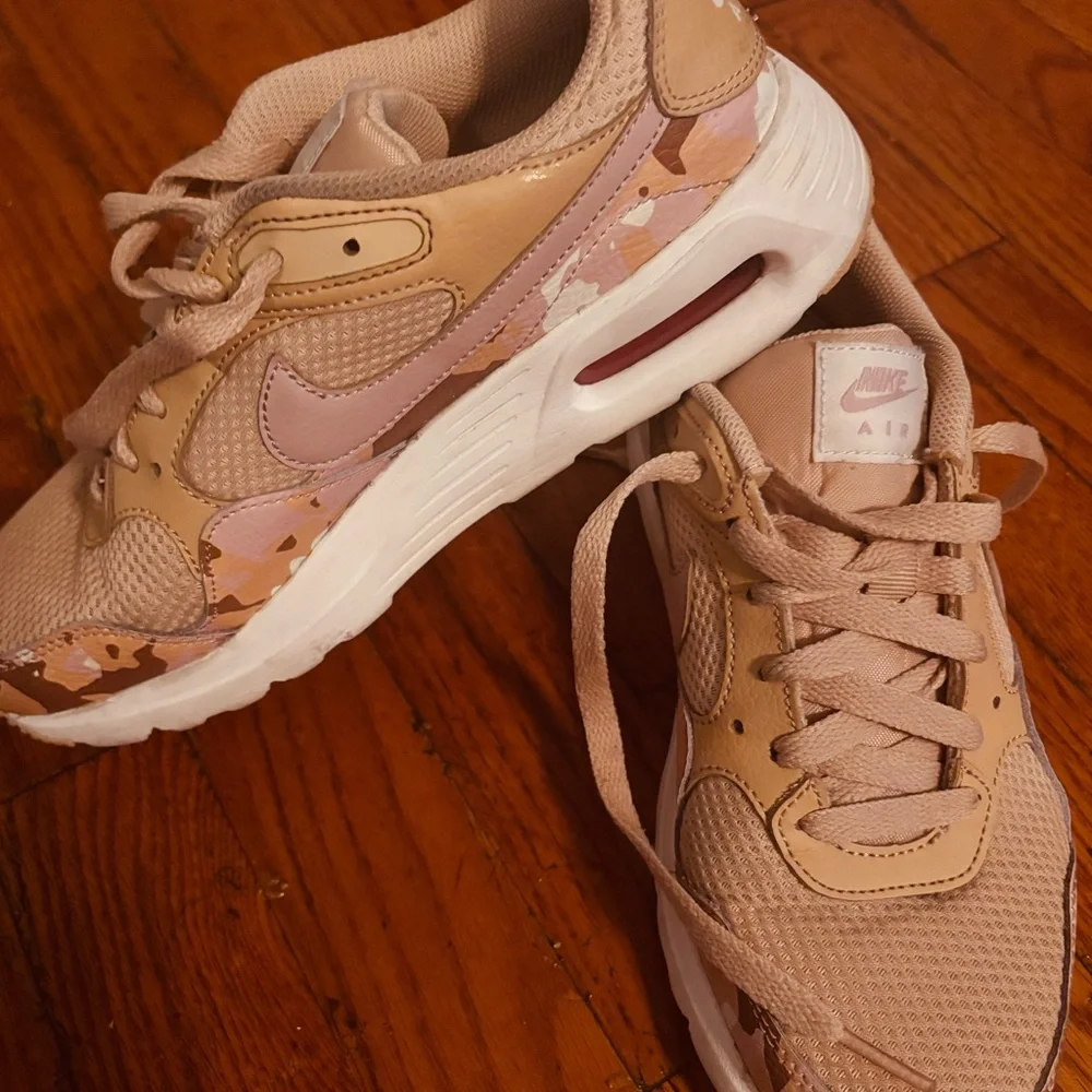 Nike Tan Sneakers Breathable Low-Top Design